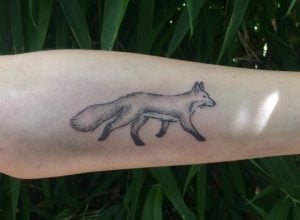 Hand-Poked Tattoo Stick And Poke Tattoo FreshTrends Tattoo Mattie Elliot Mettie Elliot Matthew Elliot Hand-Poked Ink Hand Poked Fox Art Foxy Tattoo Animal Tattoo Pointillism Artistic