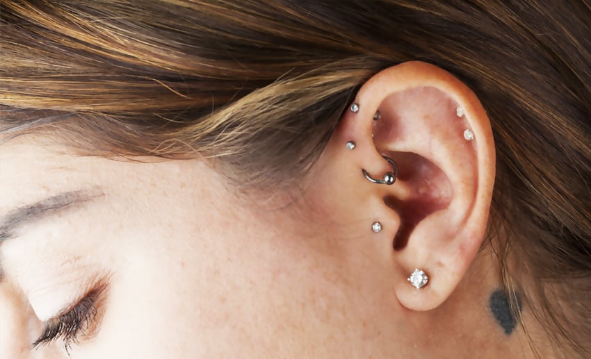 Cluster cartilage clearance earring